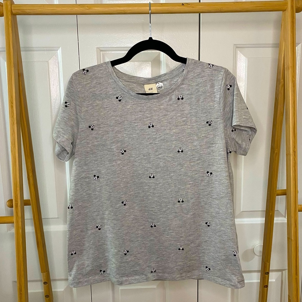 Tiny Mickey Mouse Head Print on Heather Gray Shirt, Medium Short Sleeve